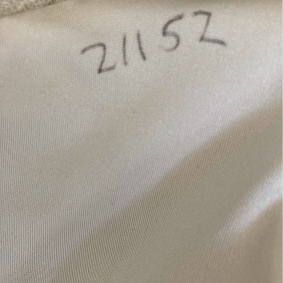 Badgley Mischka Cindy Bridal Wedding Gown - Picture 9 of 16